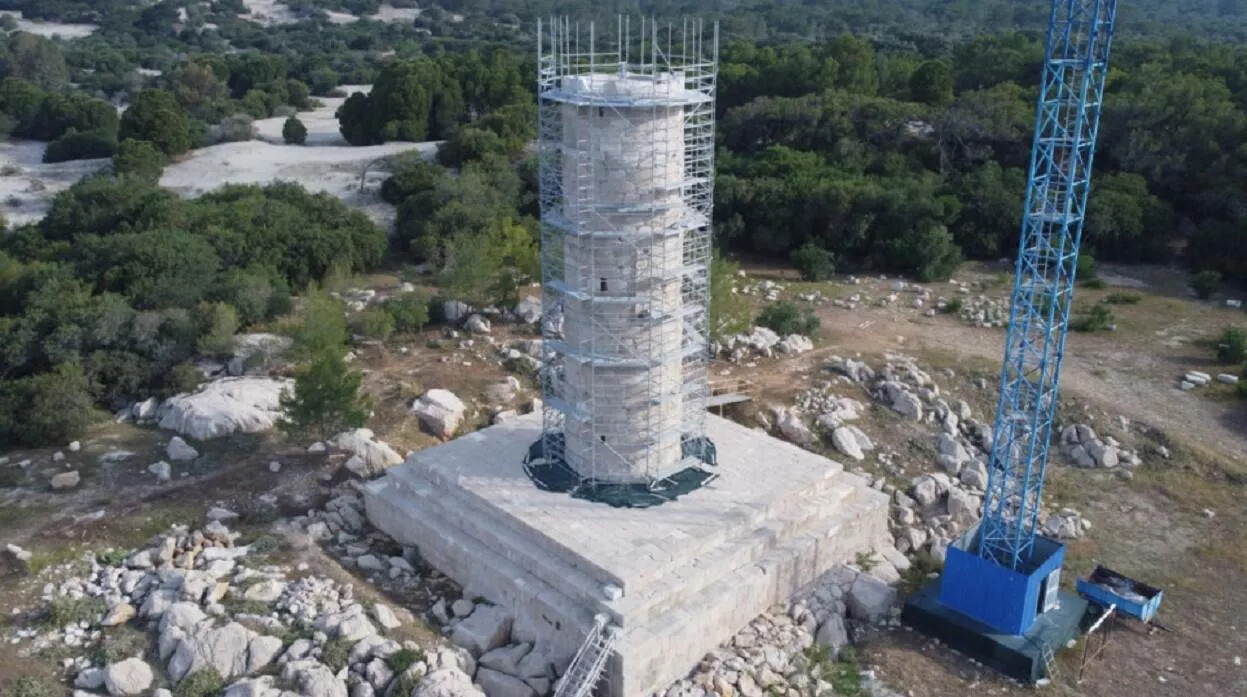Patara Deniz Feneri’nin Son Basamağı Yerine Konuldu