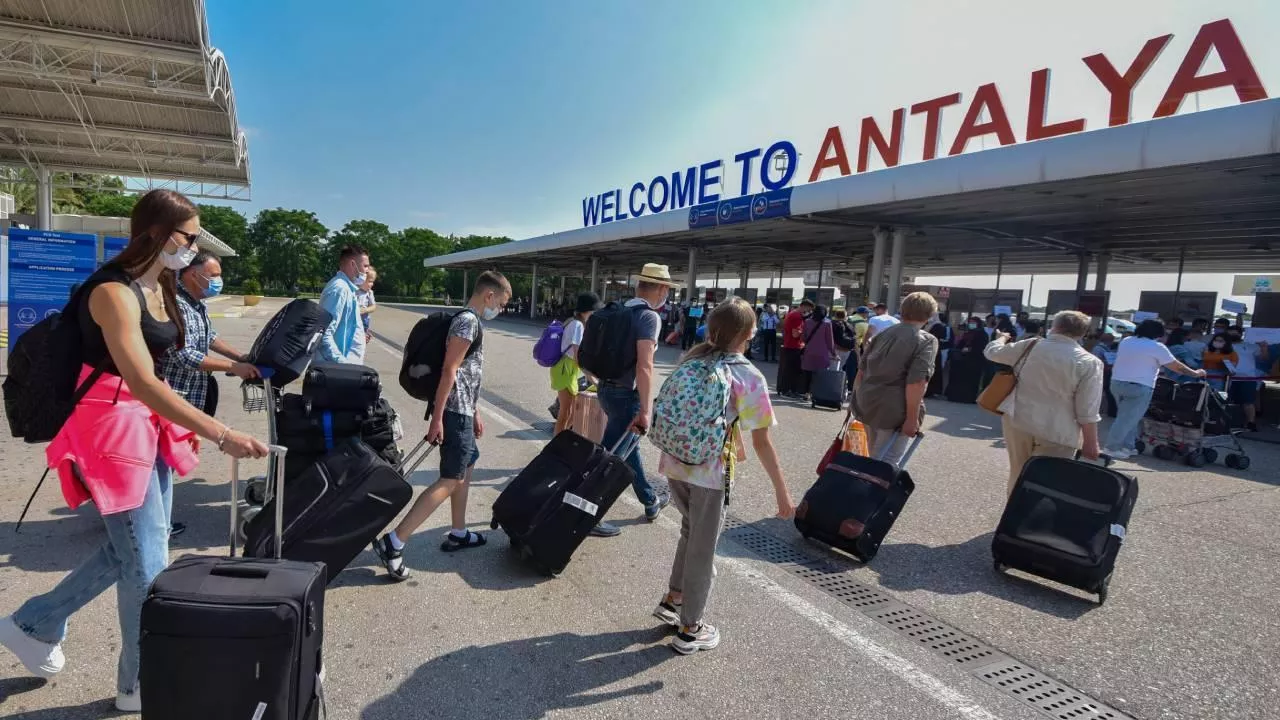 Antalya'ya 5 ayda en çok turist gönderen ülkeler!